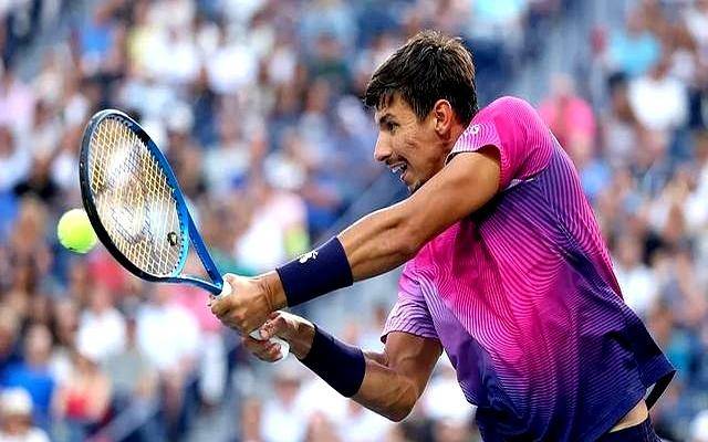 英国网球队逆转欧洲网球队，兹维列夫统治全场