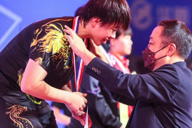 包含暴力克全队备战，争夺联赛冠军的词条