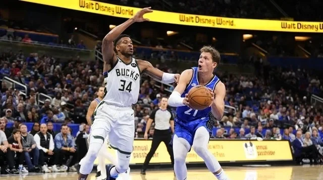 雄鹿不敌爵士，遭遇两连败