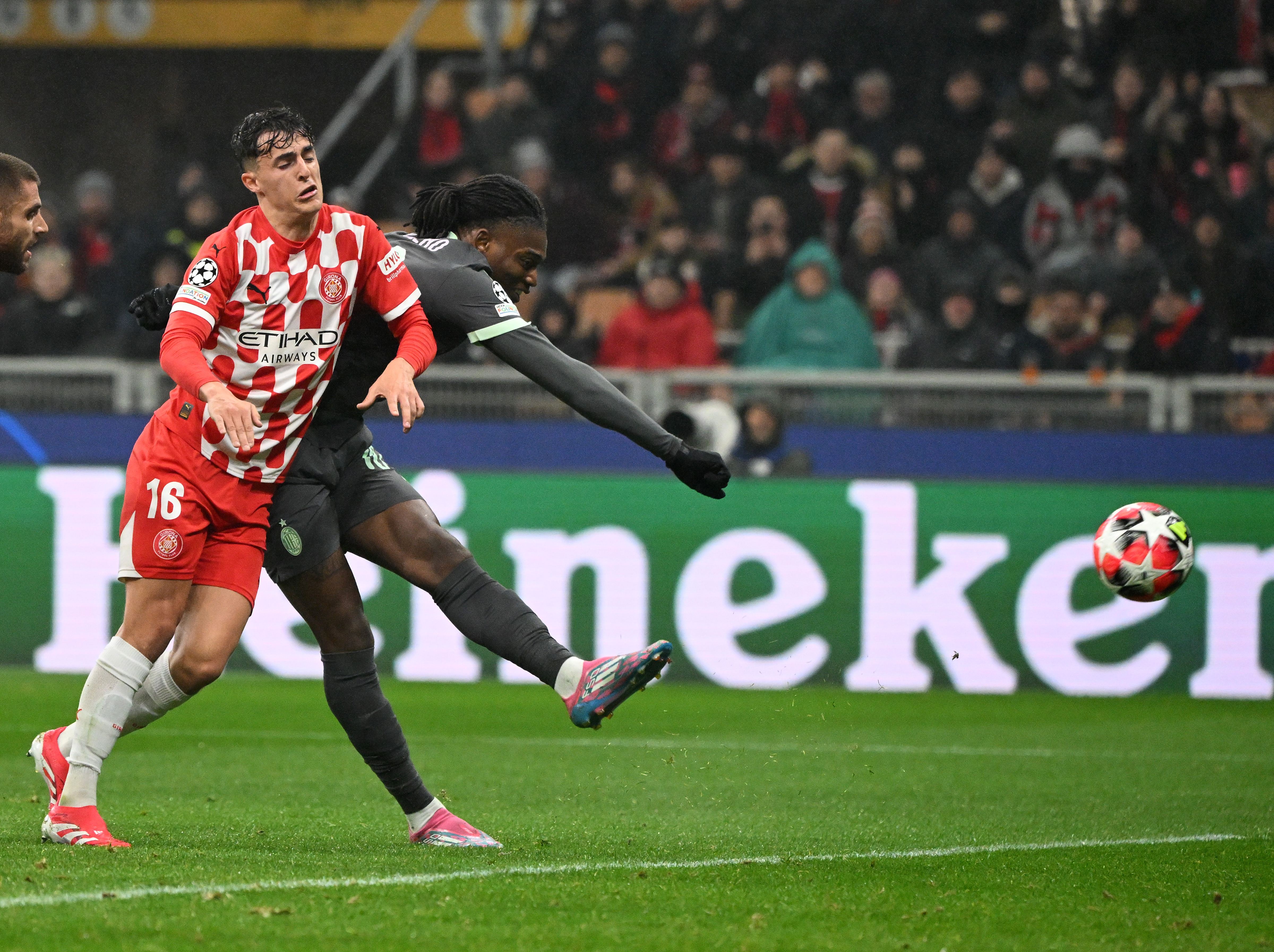 包含尤文图斯3-2击败AC米兰，梅开二度的罗纳尔多成为赛季进球王的词条