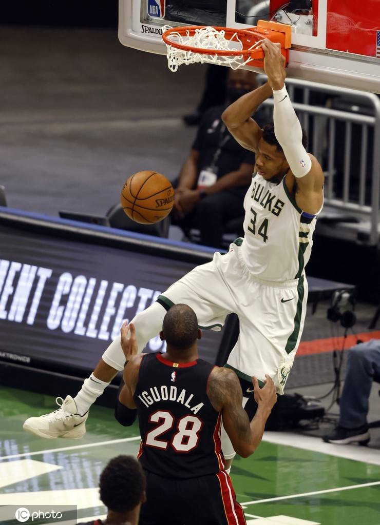 雄鹿主场大胜狼王，豪取胜利