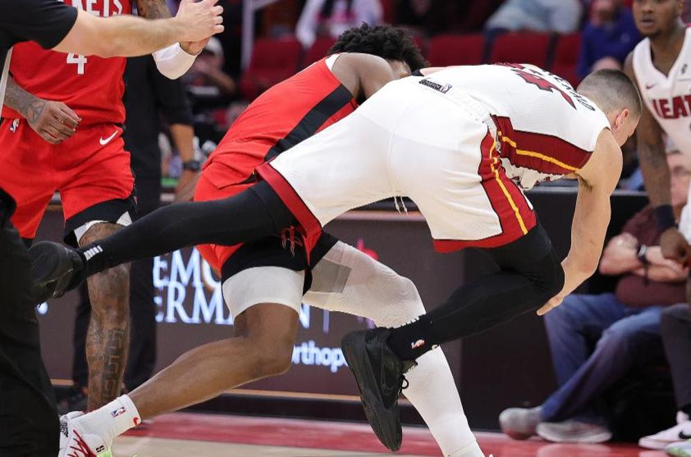 -热火主场险胜活塞，锁定季后赛席位